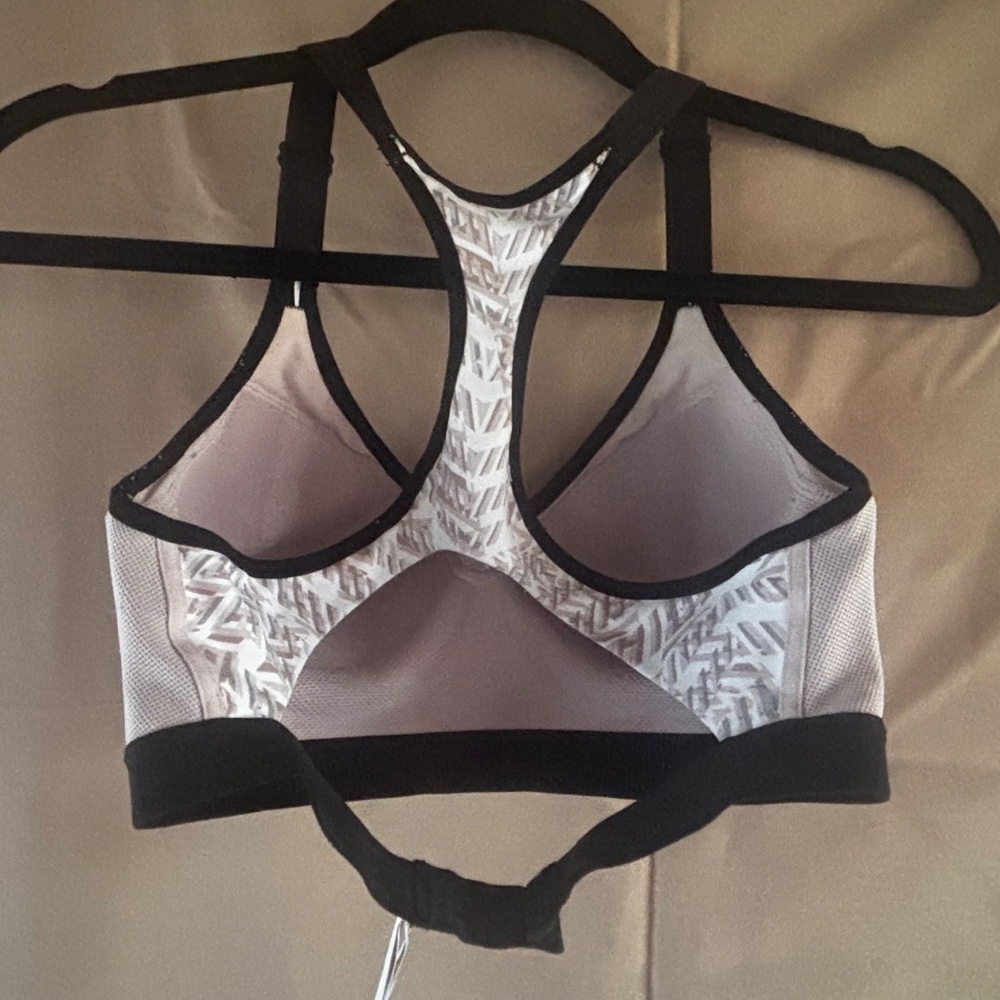 Victoria’s Secret 32 C sports bra - Picture 2 of 3